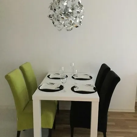 New Cozy In Old Town *